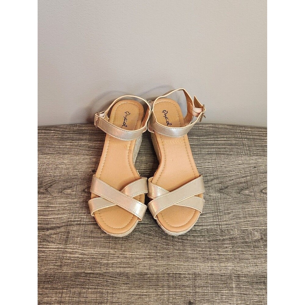 Qupid Metallic Cream Cross-Strap Wedge Sandals Size 7
